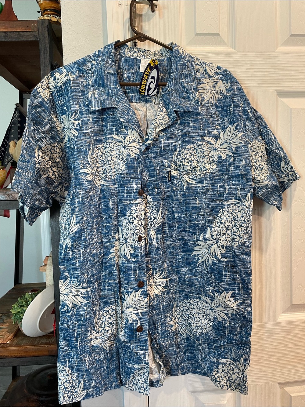 Palmwave Hawaii Men’s XL Button up Blue w White pineapple print Tropical shirt